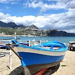 Vacanzenaxos - Casa Frontemare Apartment